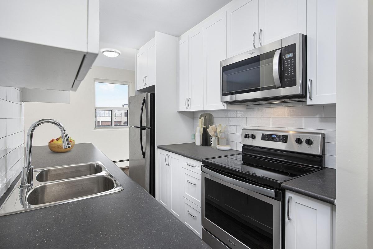 1050 Castlefield Avenue - Photo 2 of 8