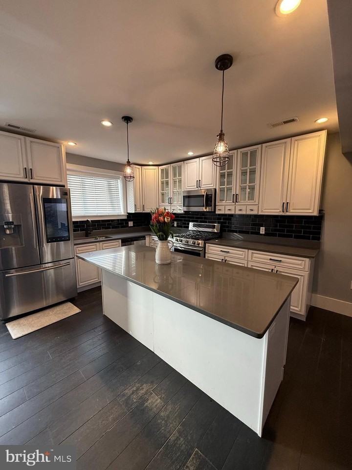 2913 N St Se - Photo 4 of 19