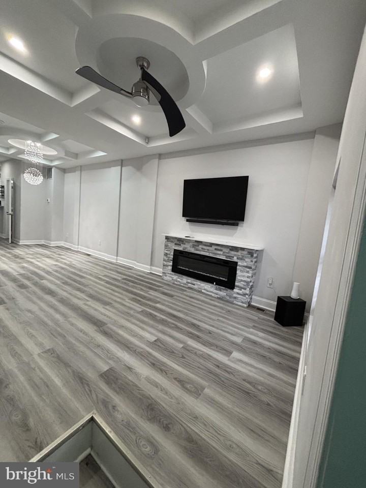 3026 E Monument St - Photo 3 of 15