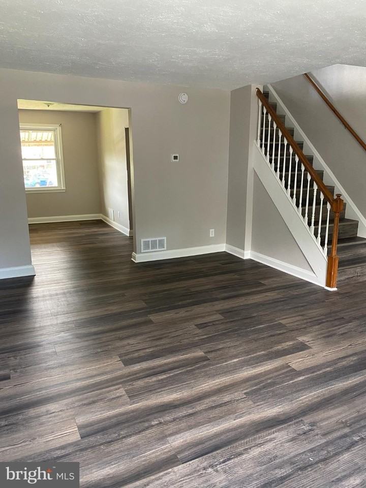 714 Norris Ln - Photo 2 of 18