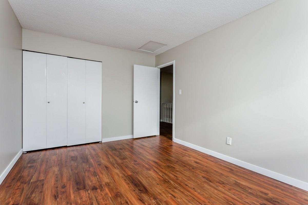 Crescentview Townhomes - Photo 4 of 11