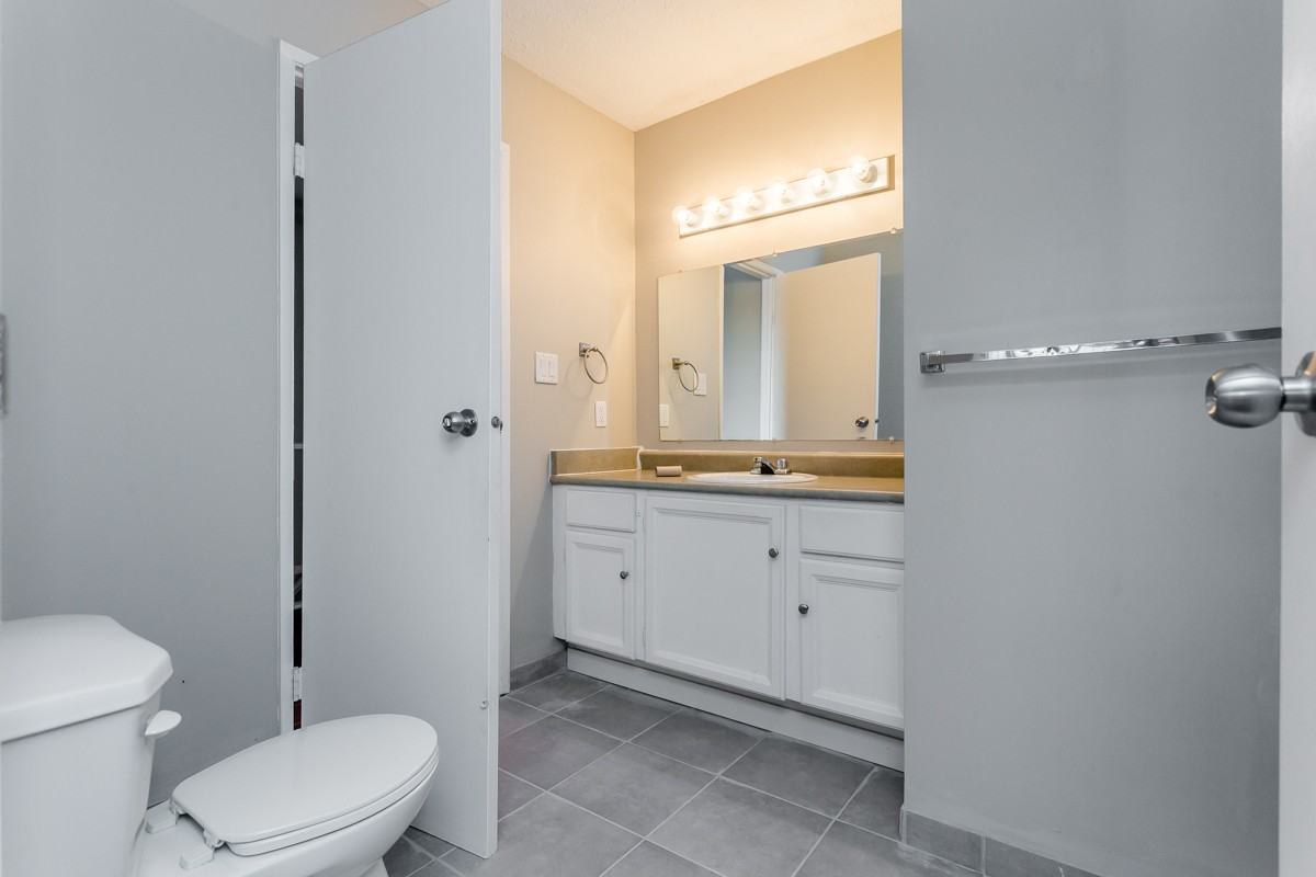 Crescentview Townhomes - Photo 7 of 11