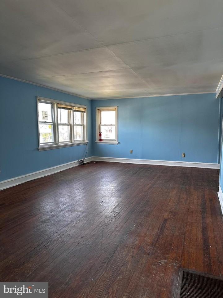 517 Sassafras St - Photo 2 of 9