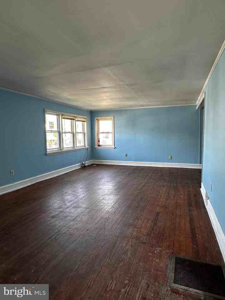 517 Sassafras St - Photo 3 of 9