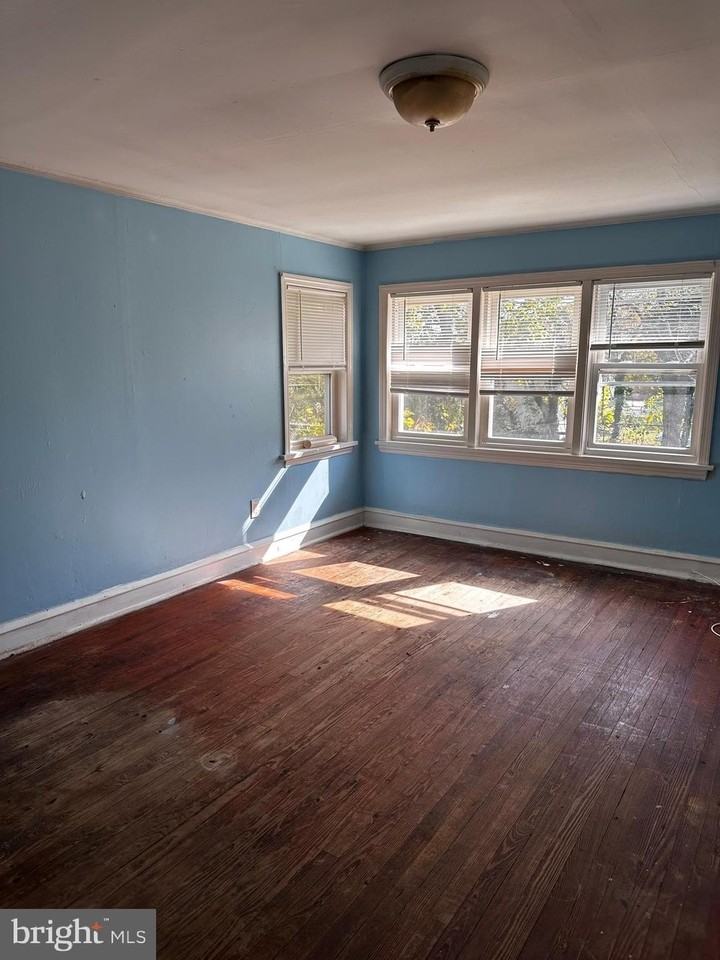 517 Sassafras St - Photo 6 of 9