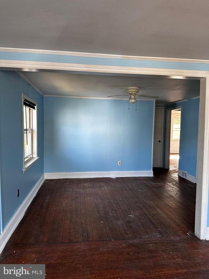 517 Sassafras St - Photo 7 of 9