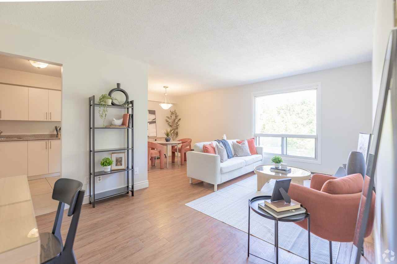 75 and 77 Huron Heights Dr, Newmarket, ON - Photo 4 of 16