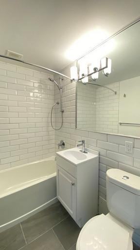 66 Spadina Road - Photo 7 of 27