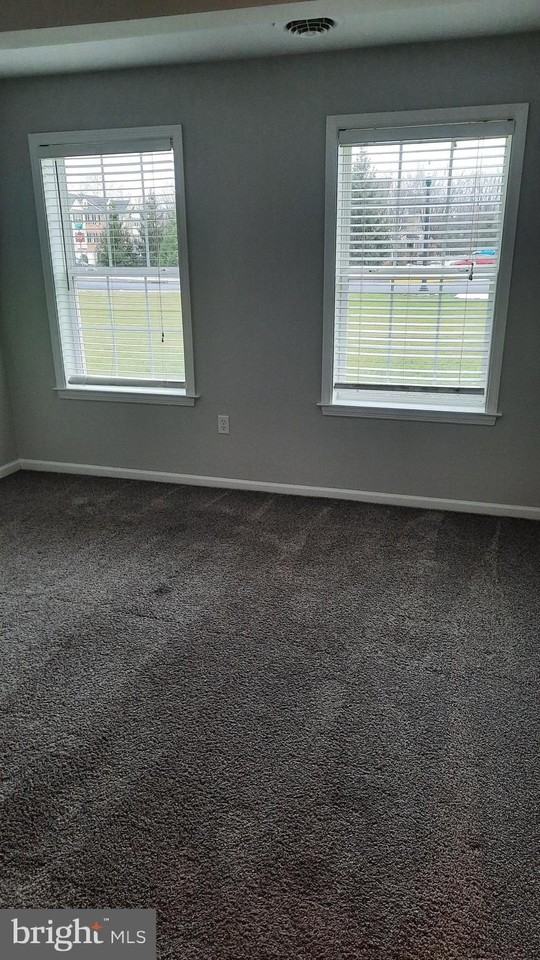 306 Sherman Ave - Photo 5 of 11