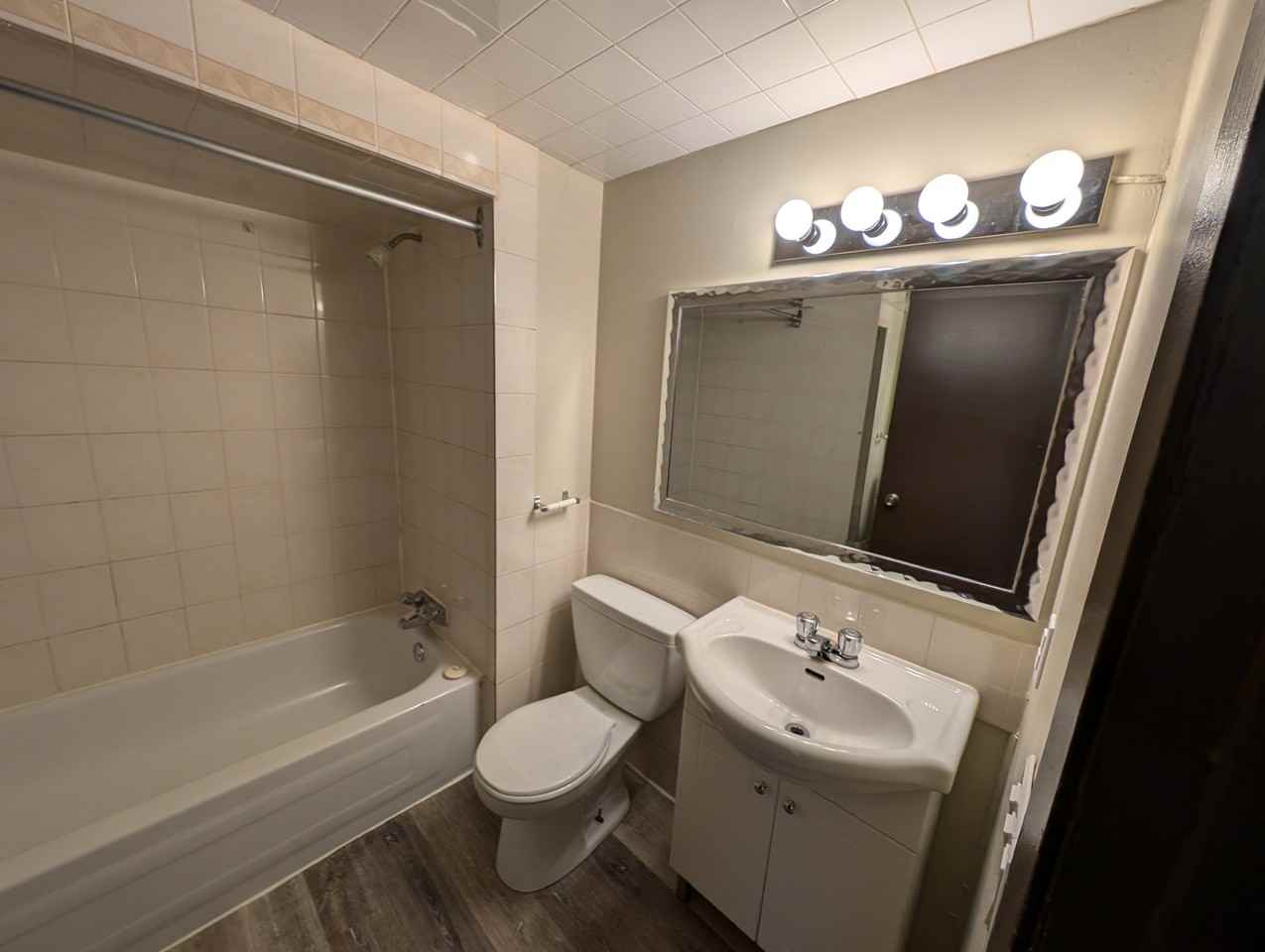 Chateau Gardens - Photo 7 of 23