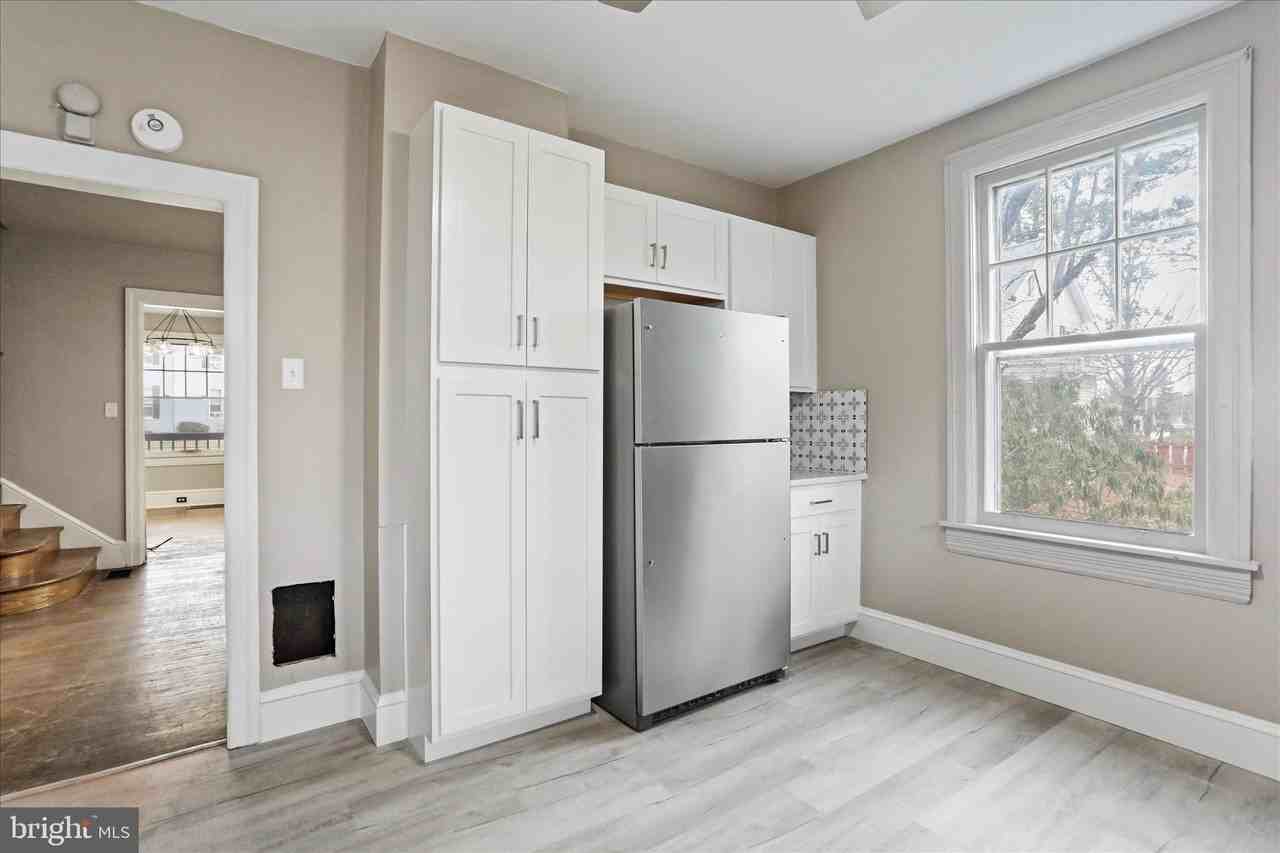 1052 Edgar Ave - Photo 2 of 41