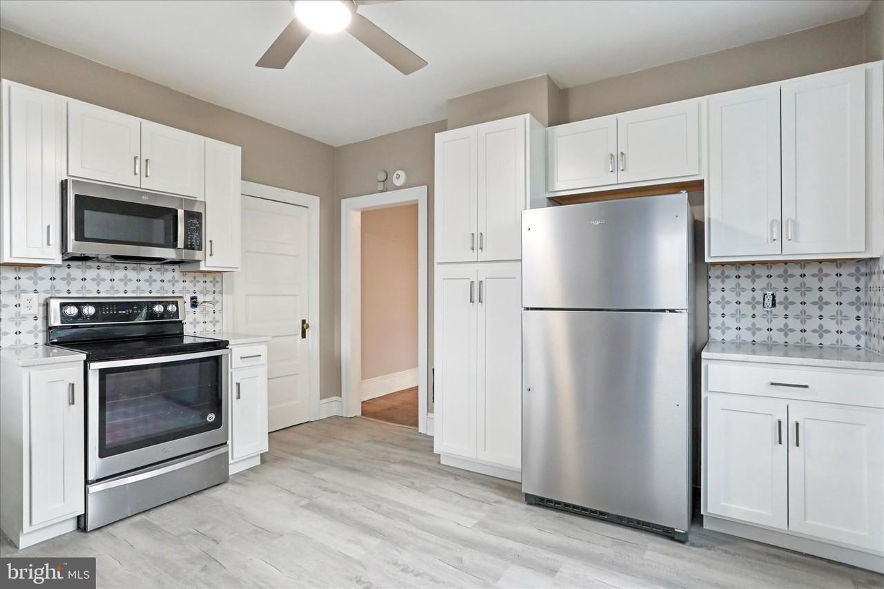 1052 Edgar Ave - Photo 3 of 41