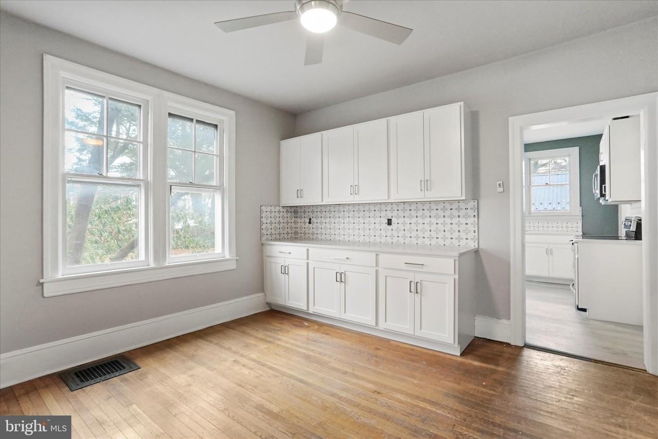 1052 Edgar Ave - Photo 6 of 41