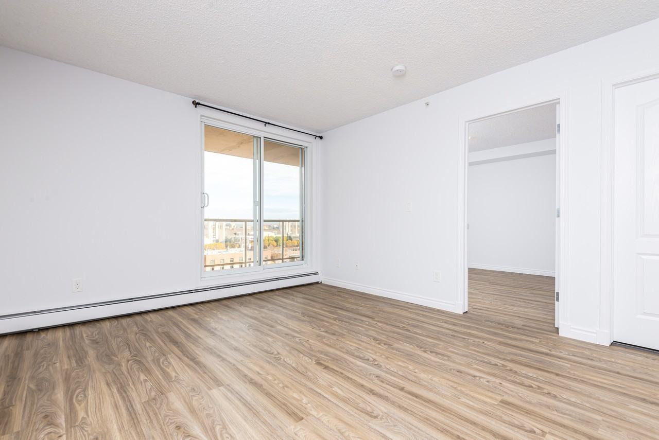 Grand Central Manor - Photo 7 of 17