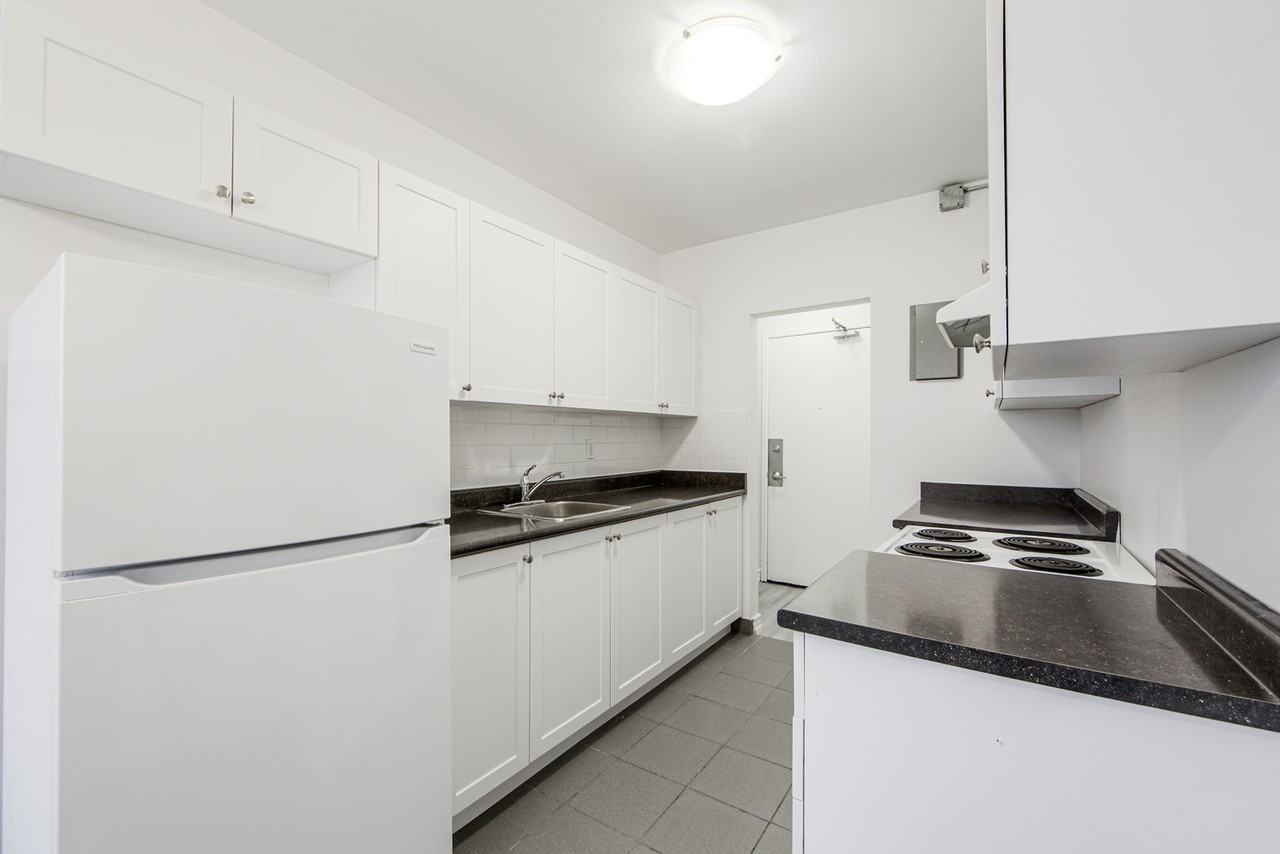 Rannock & Pharmacy Apartments - Photo 4 of 15