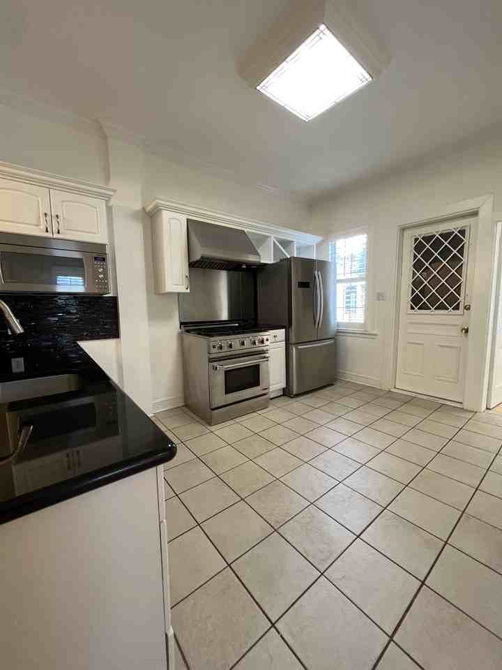 16 Desjardins Avenue - Photo 3 of 13