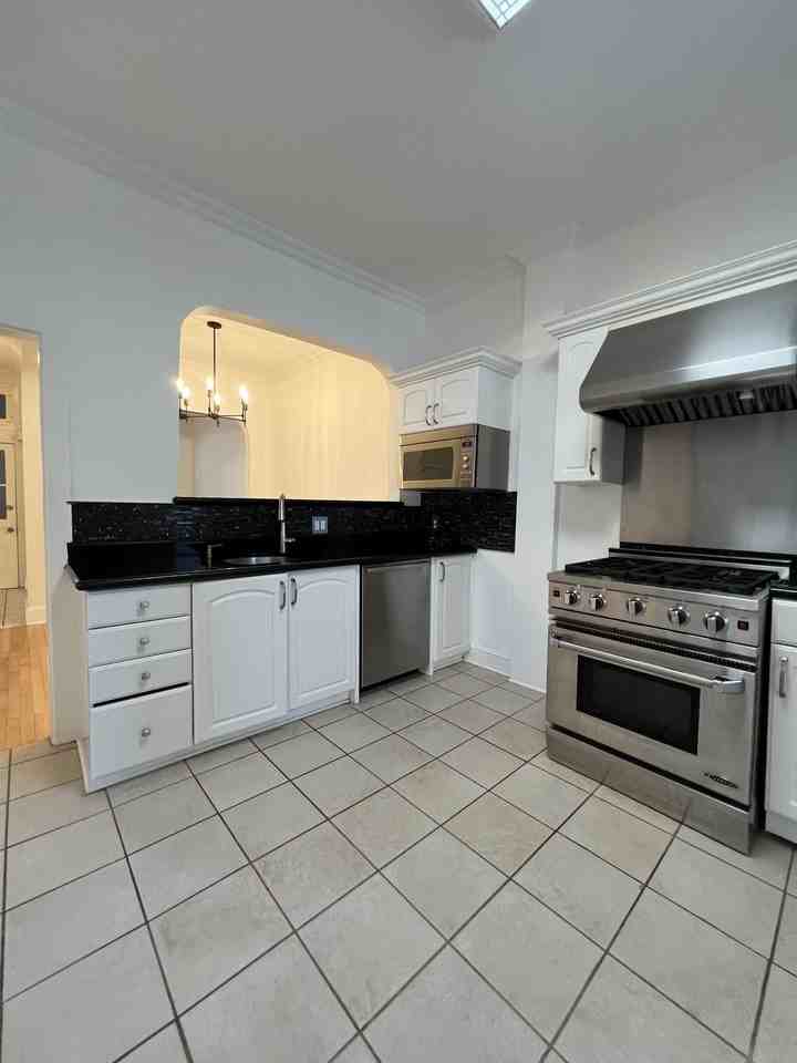 16 Desjardins Avenue - Photo 4 of 13