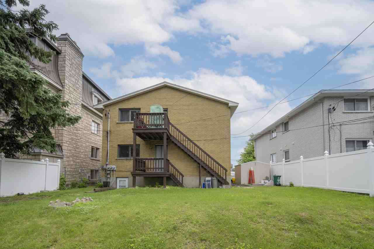 1670 Russell Rd - Photo 2 of 18