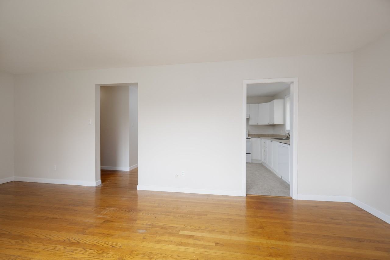 1670 Russell Rd - Photo 7 of 18