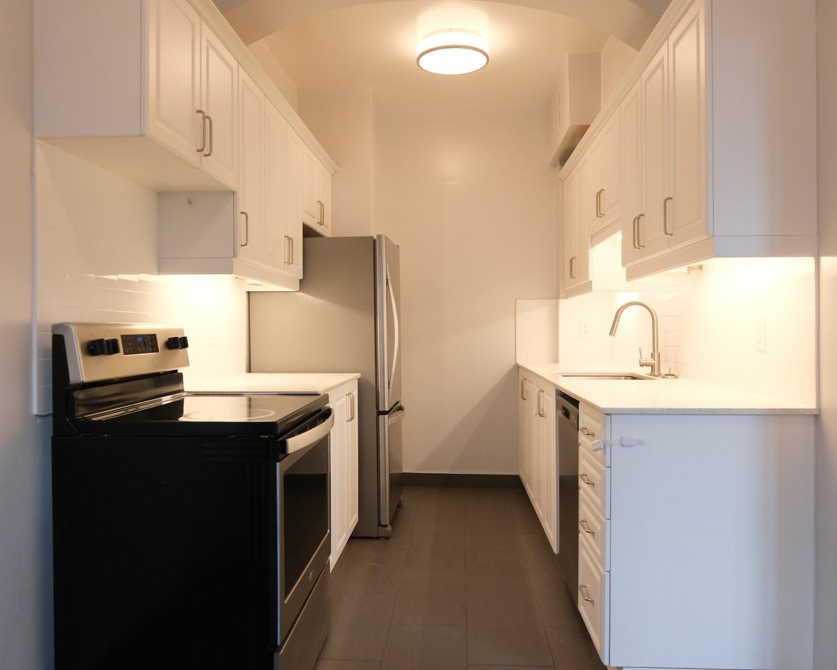 Du Maurier Apartments - Photo 3 of 7