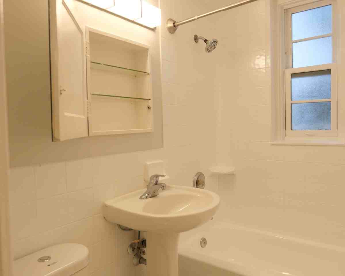 Du Maurier Apartments - Photo 6 of 7