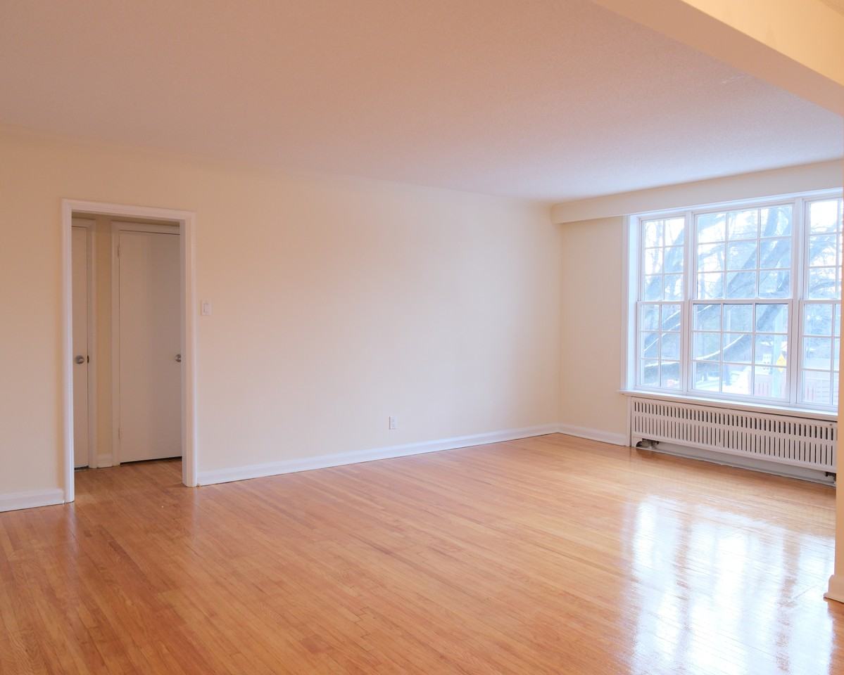 Crestview Apartments - Photo 3 of 11