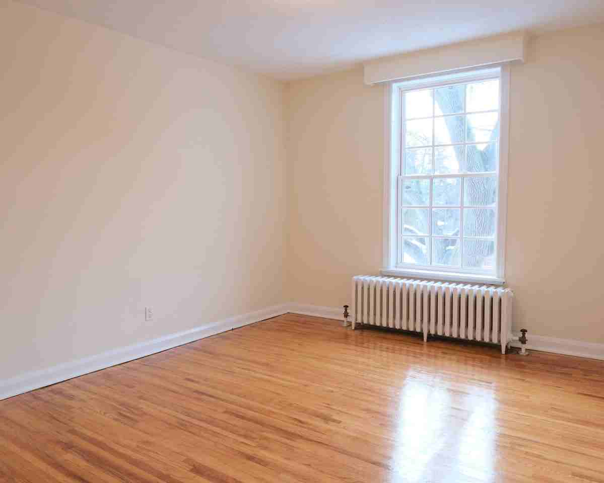 Crestview Apartments - Photo 5 of 11