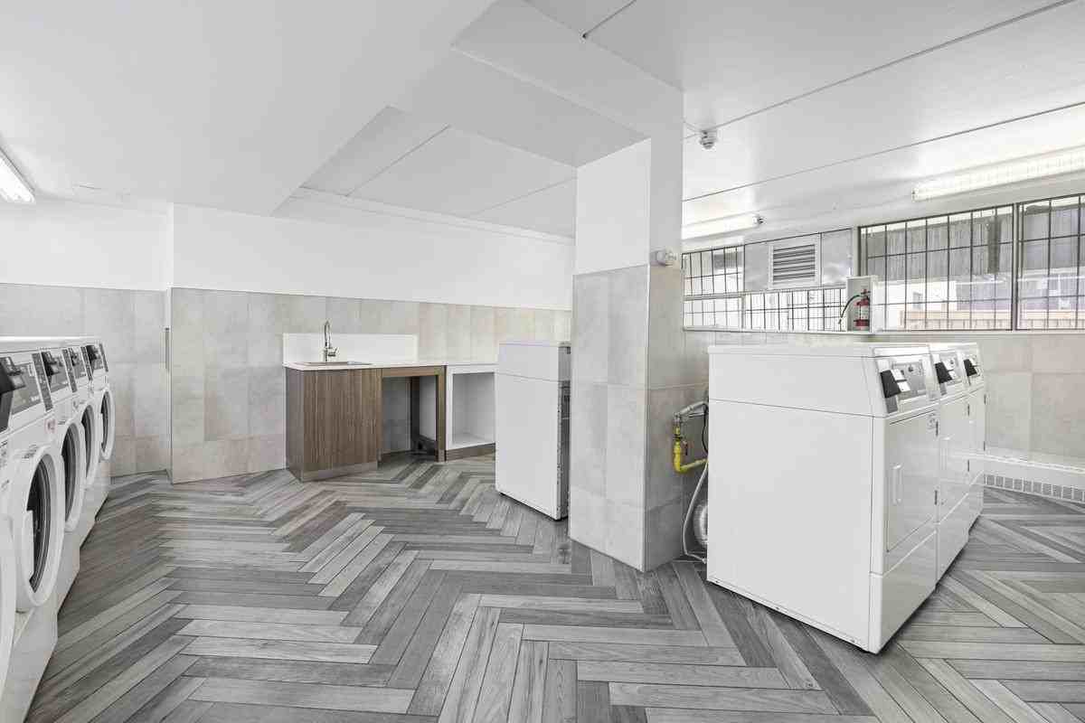 1915 Martin Grove Road - Photo 4 of 38