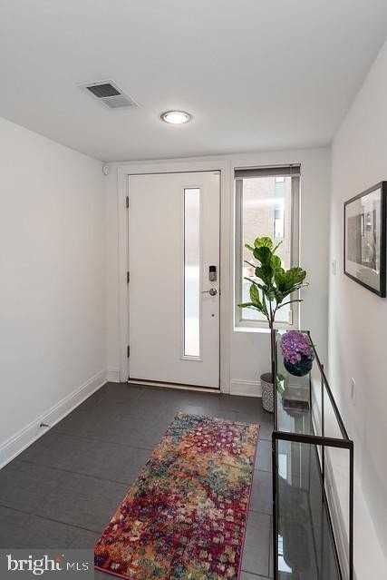 1357 N Mascher St - Photo 3 of 32