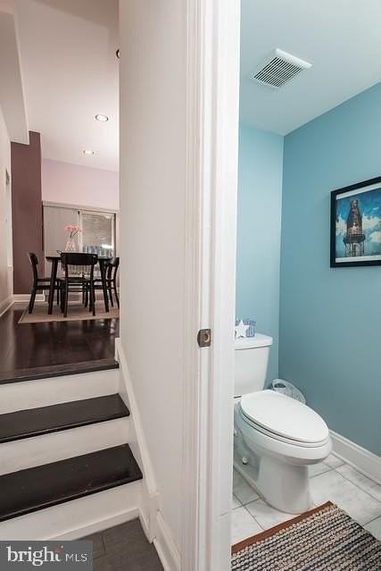 1357 N Mascher St - Photo 4 of 32