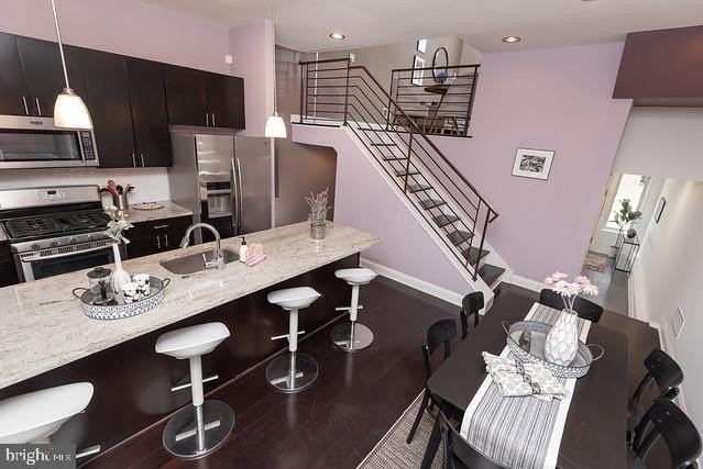 1357 N Mascher St - Photo 6 of 32