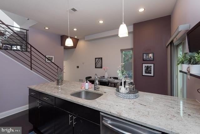 1357 N Mascher St - Photo 7 of 32