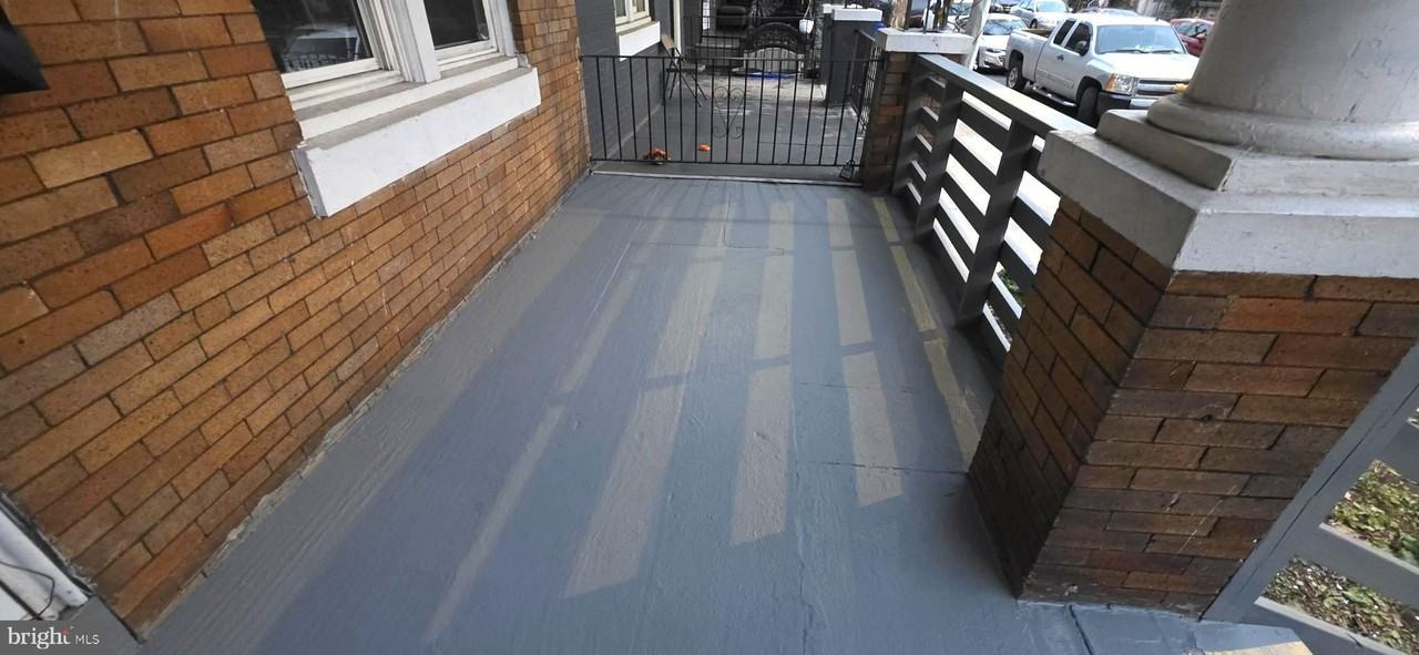 4527 N Carlisle St - Photo 2 of 28