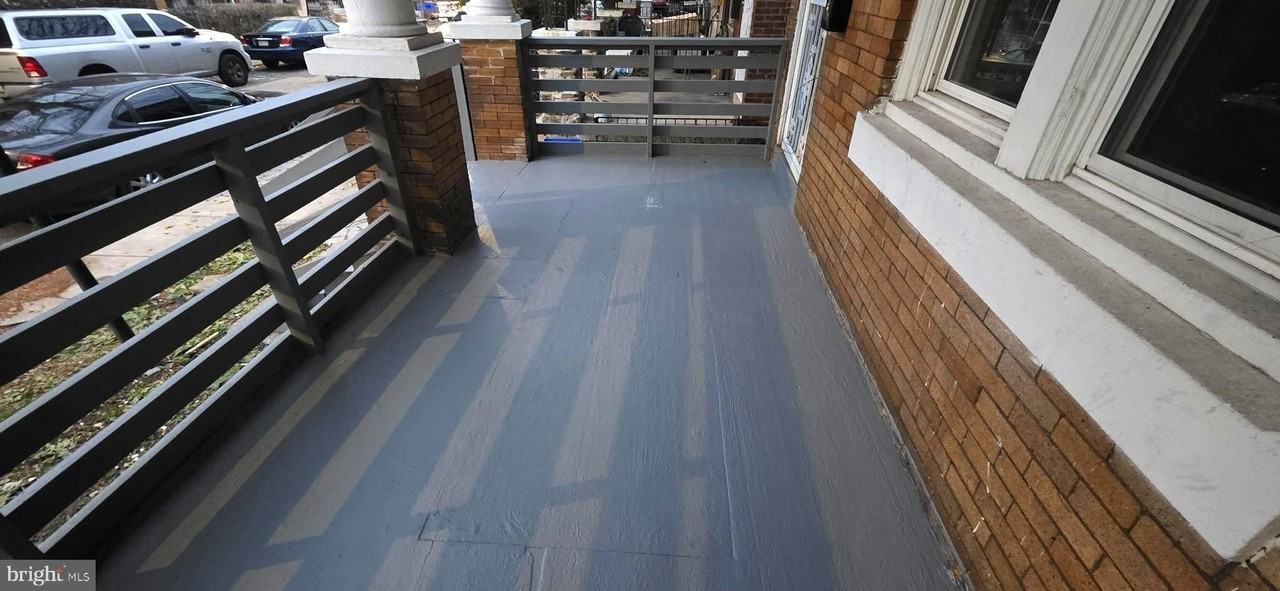 4527 N Carlisle St - Photo 3 of 28