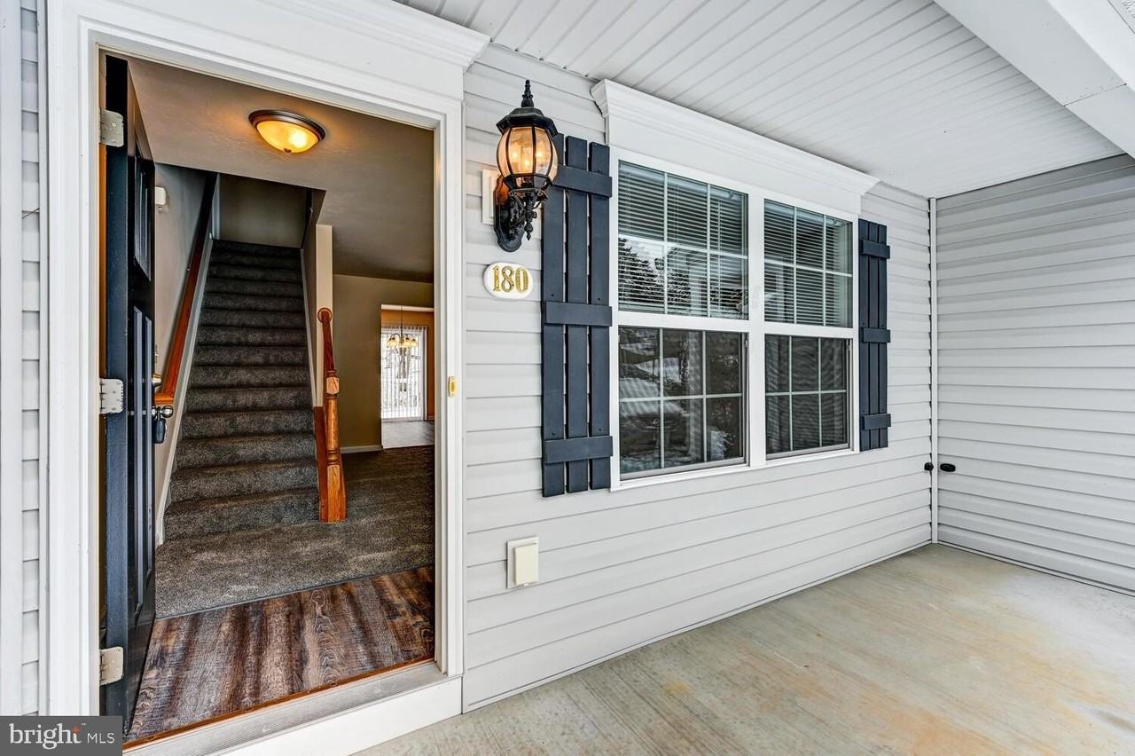 180 Breezewood Dr - Photo 3 of 22