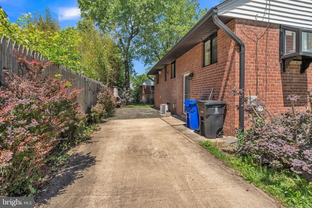 1316 S Buchanan St - Photo 3 of 28