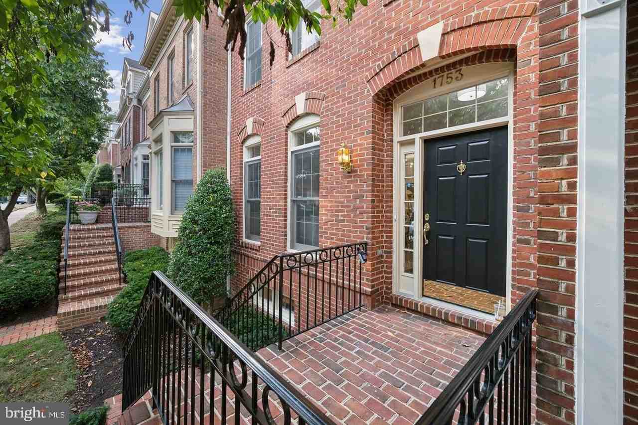 1753 22nd St N - Photo 2 of 29