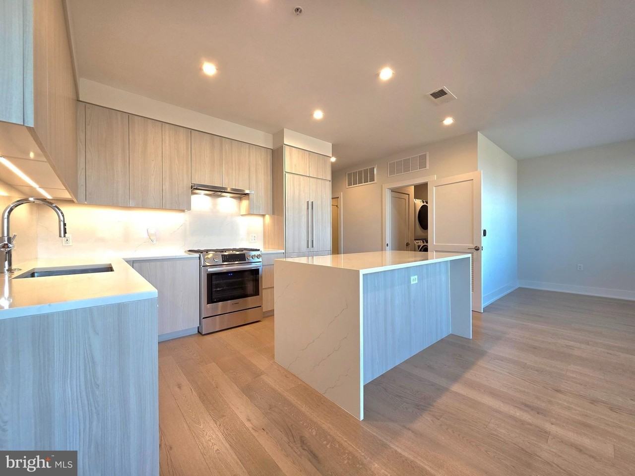 737 Swann Ave Apt 308 #308 - Photo 4 of 50