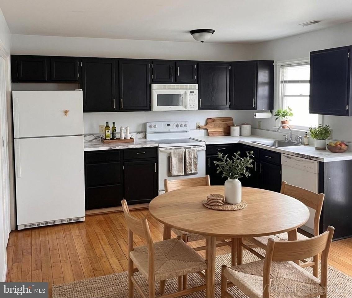 16360 Heritage Pines Cir - Photo 3 of 8