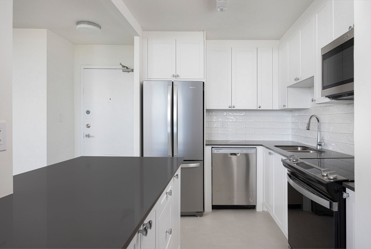 2233 - 2235 Hurontario Street - Photo 6 of 13