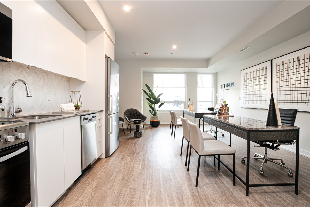 2475 Hurontario Street - Photo 3 of 21