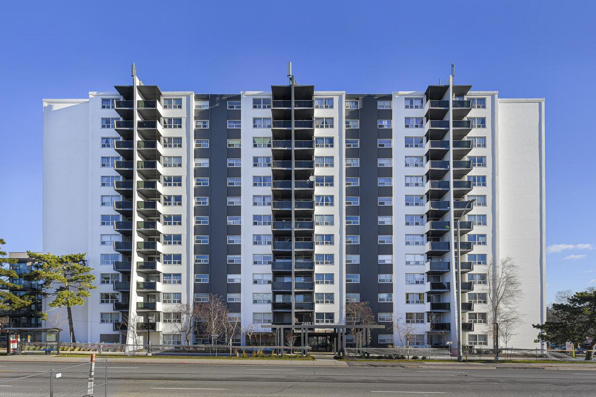 2465 Hurontario Street - Photo 2 of 15