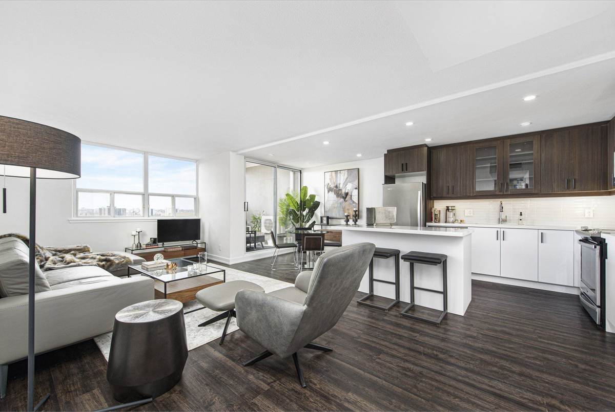 2465 Hurontario Street - Photo 3 of 15