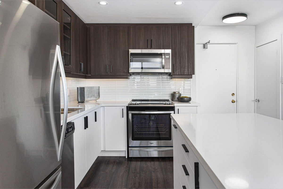 2465 Hurontario Street - Photo 4 of 15