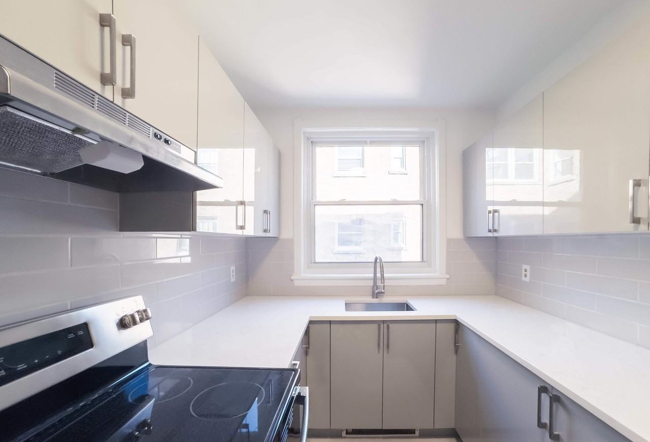 3787 CH DE LA CÔTE-DES-NEIGES - Photo 2 of 18