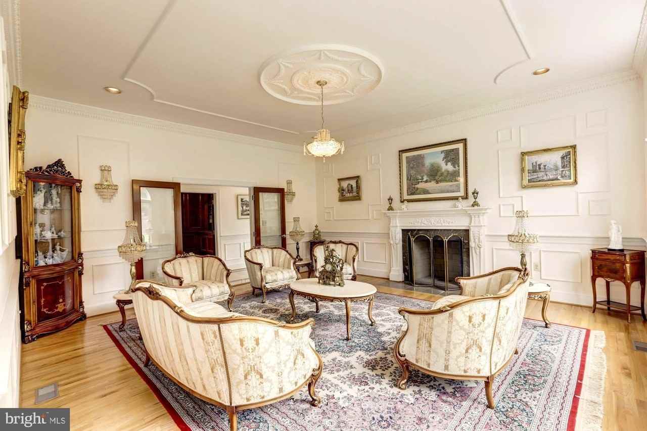 914 Helga Pl - Photo 7 of 50