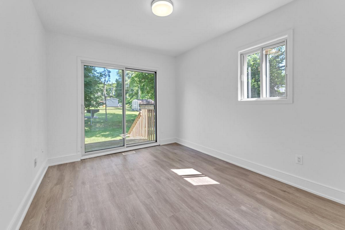 371 Yonge Street - Photo 7 of 18