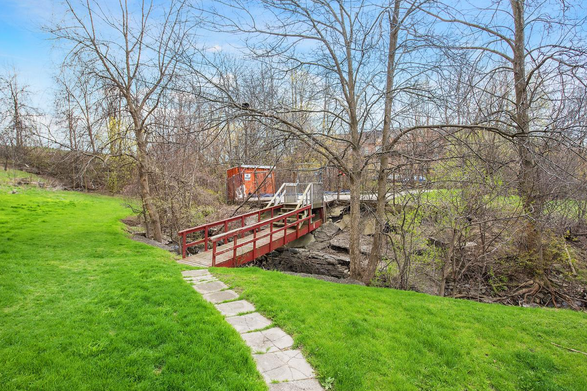 84 Runnymede Road - Photo 4 of 11