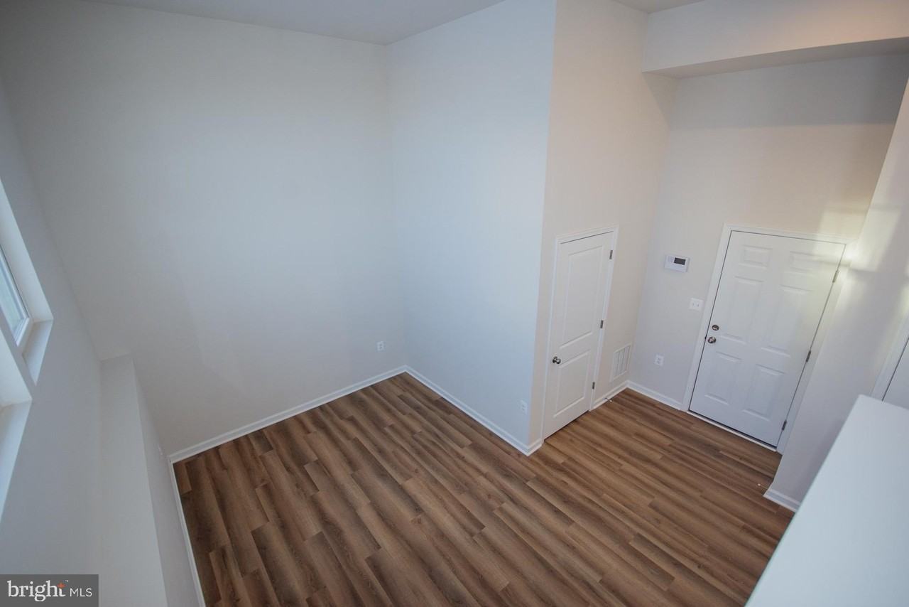 10 Capitol Mews - Photo 5 of 50