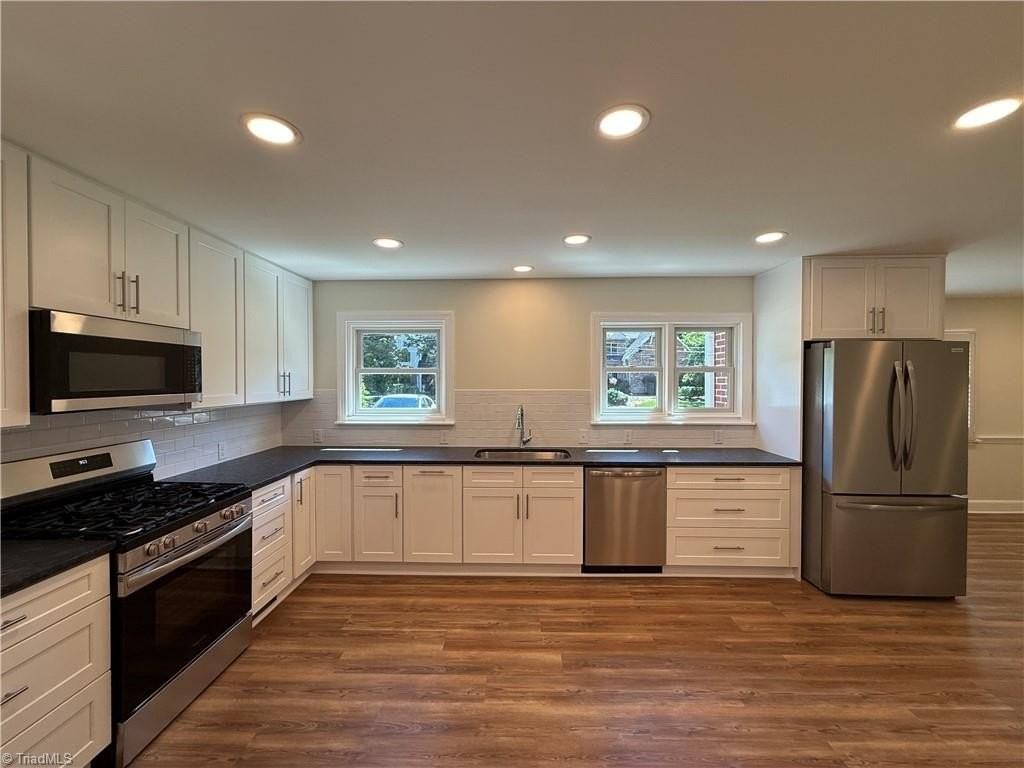 638 N Stratford Rd - Photo 2 of 26